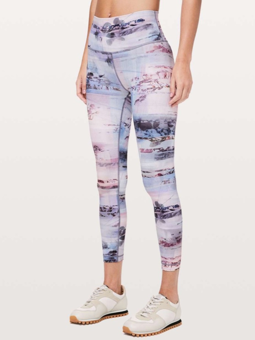Lululemon Wunder Under High-Rise
7/8 Tight Full-On Luxtreme
Sunrise Silhouette